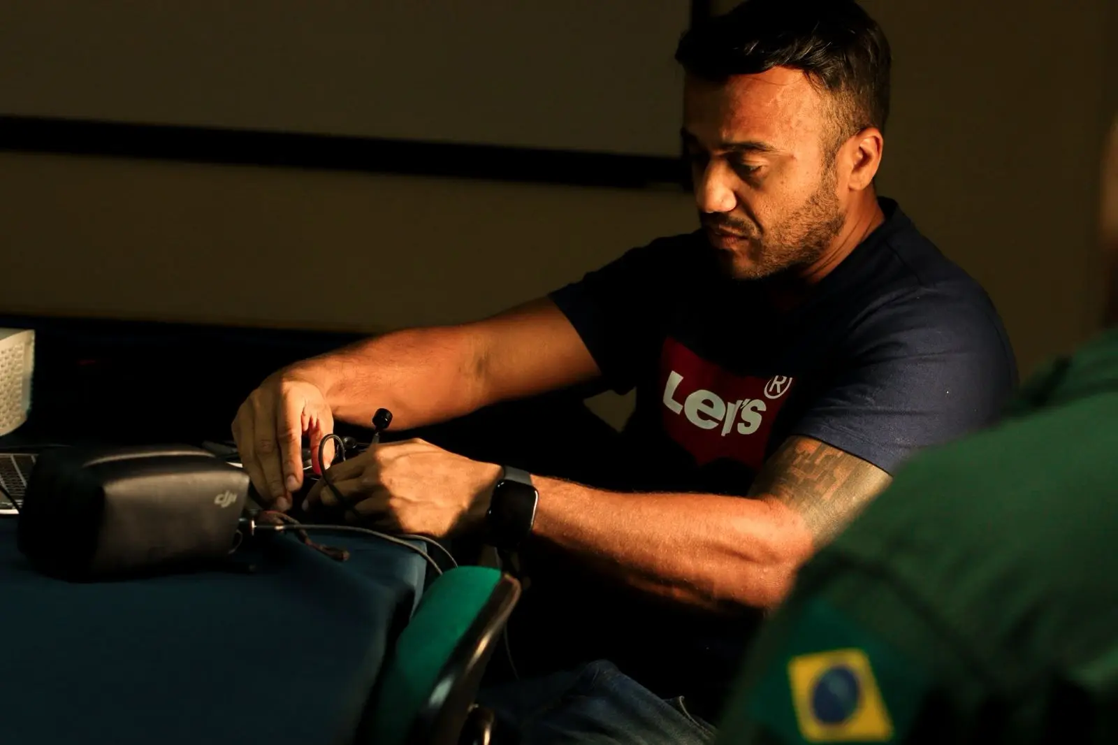Preparação de sensores e equipamentos para coleta de evidências humanas